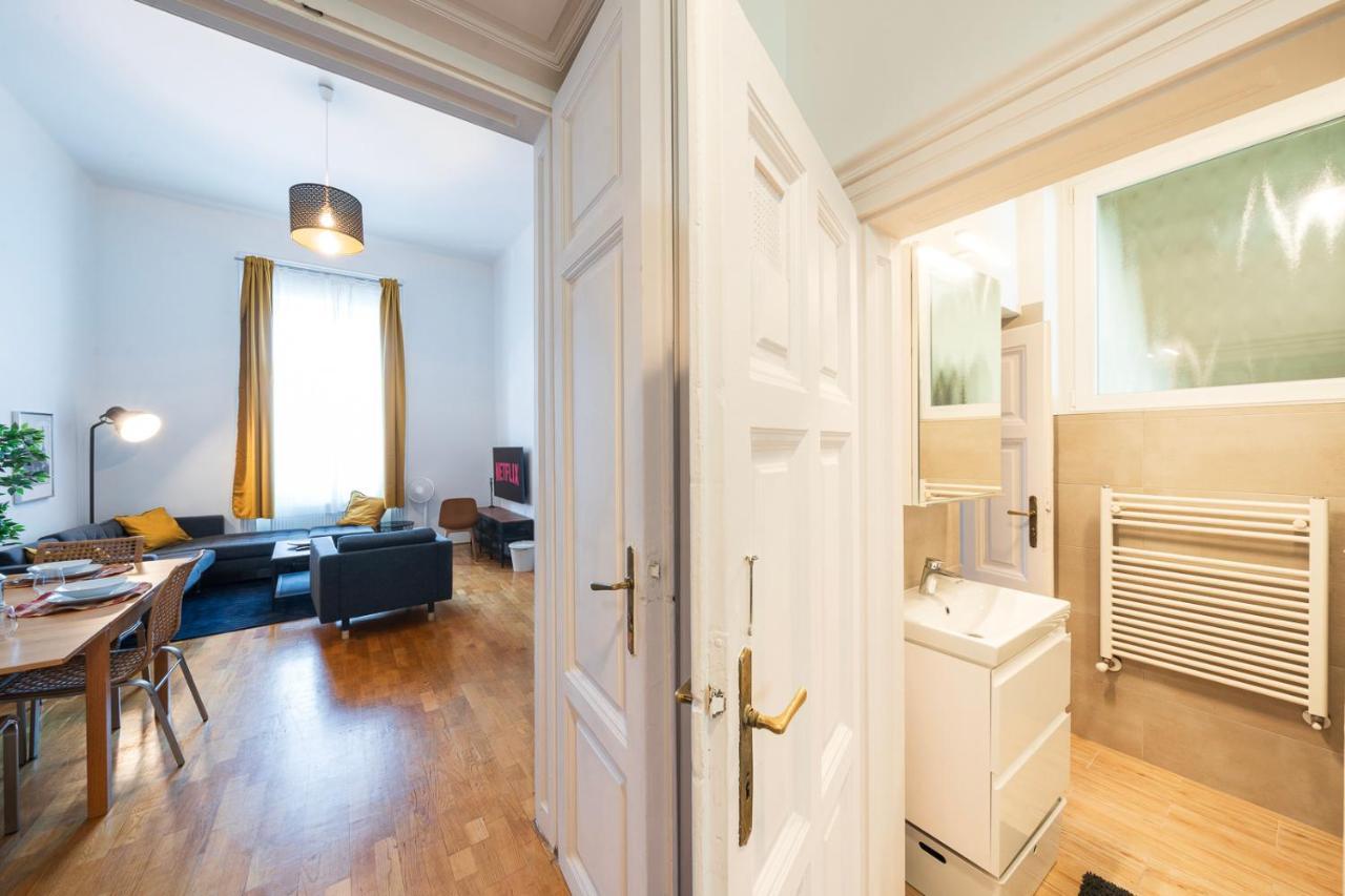 Shining Bright Two Bedroom Apt Next To Andrassy Ave Budapest Exterior photo